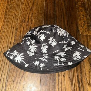 Bucket hat
